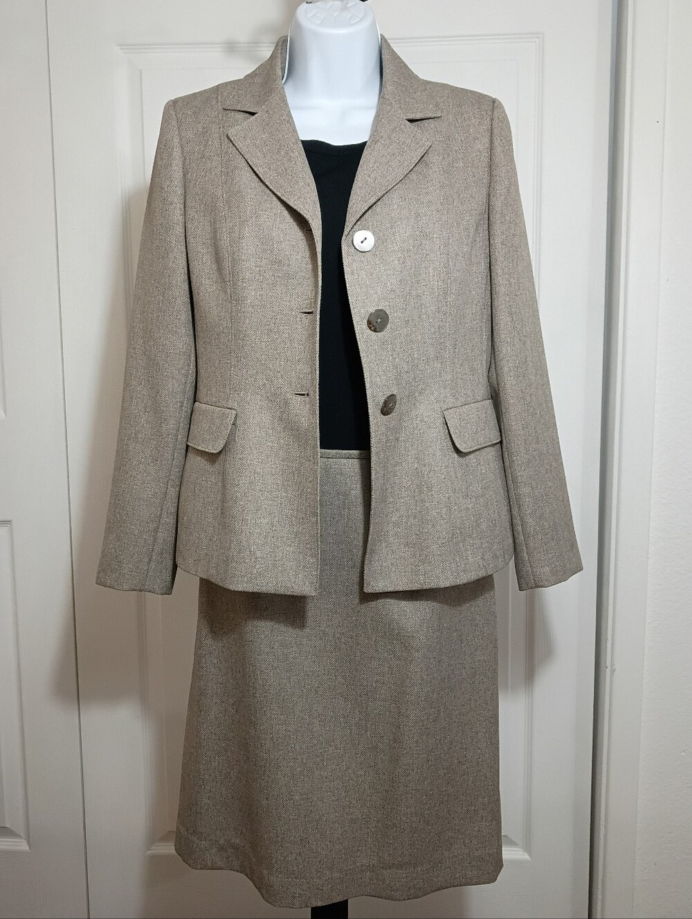 Le Suit Petite 6 Skirt Suit Set - 3 Button Accent Blazer & Skirt - Picture 13 of 15